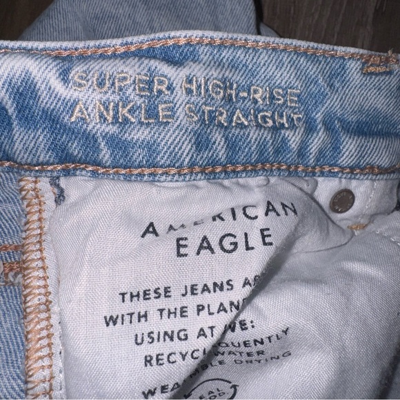 American Eagle Light Wash super high rise ankle straight distressed jeans 0P - Picture 4 of 16